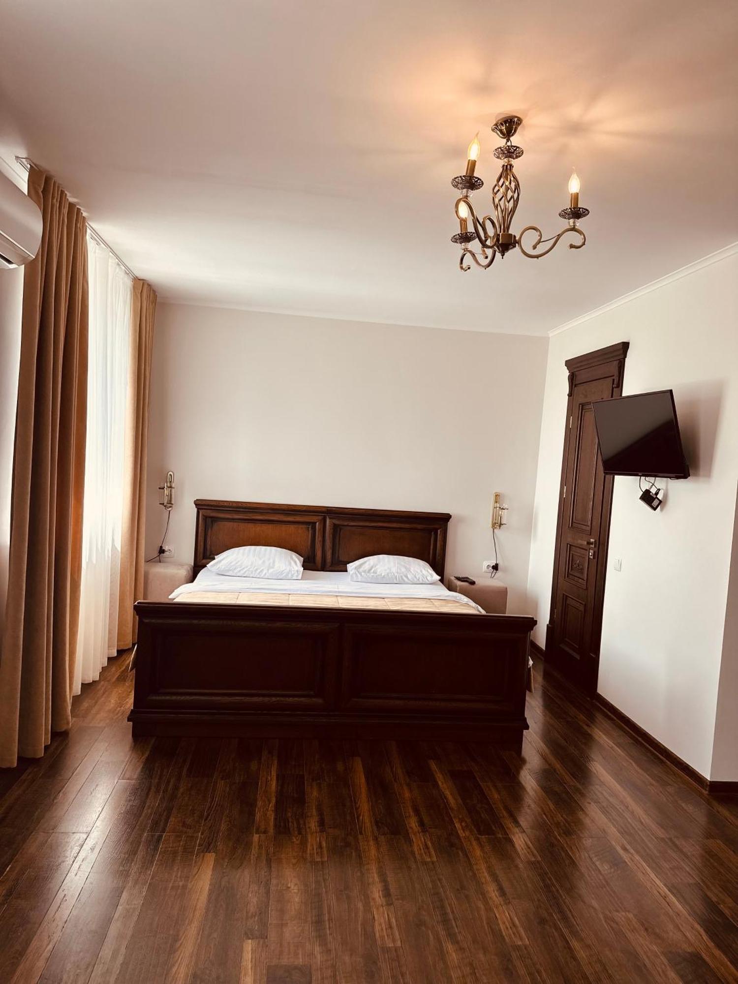 Hotel едем
