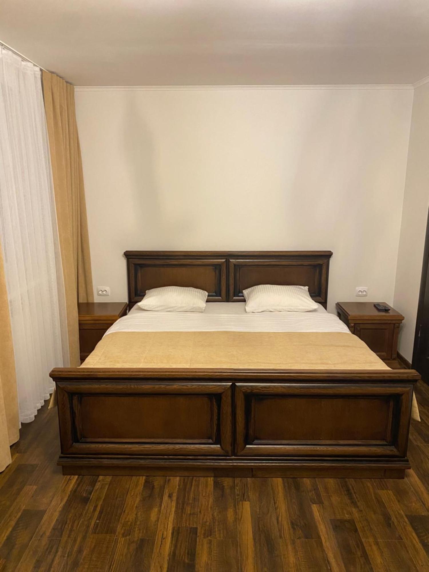 Hotel едем *